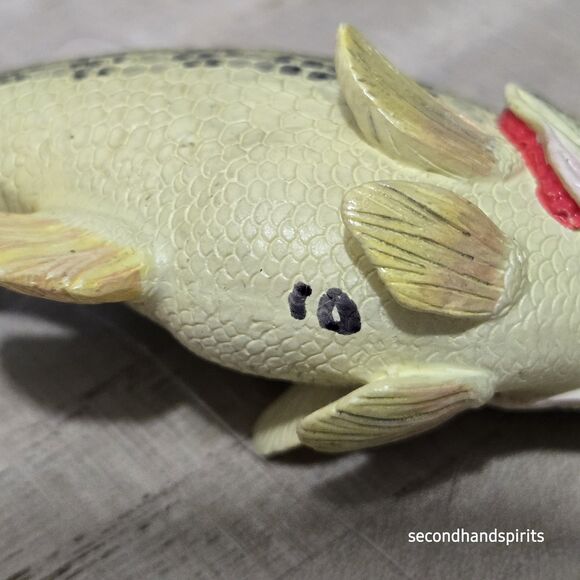 Largemouth Bass Ornament Plastic 3.5" Perfect For The ANGLER IN YOUR LIFE - Picture 7 of 7